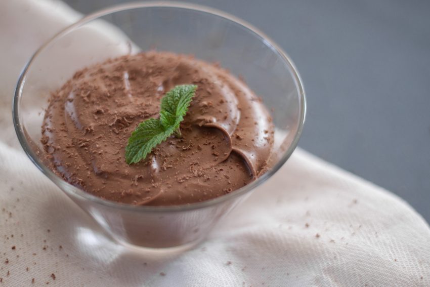 Na cozinha – Mousse de Chocolate com dois ingredientes