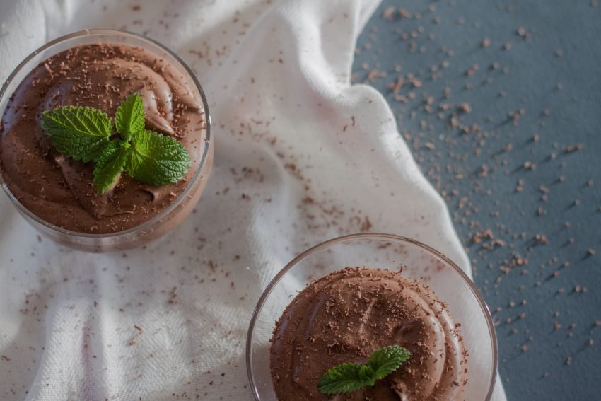 Na cozinha – Mousse de Chocolate com dois ingredientes