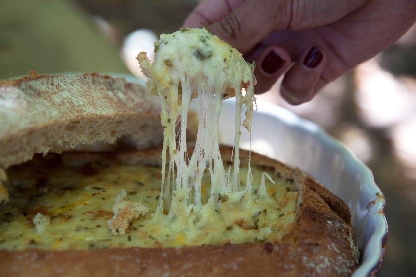 Na Cozinha – Pão Recheado com Queijo e Ervas